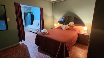 Cortinas blackout, tabla de planchar con plancha y wifi gratis