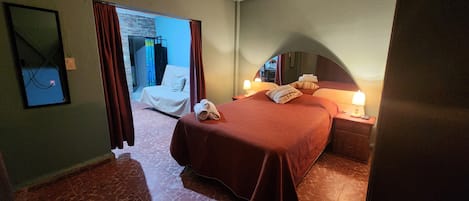 Deluxe Apartment | Blackout drapes, iron/ironing board, free WiFi