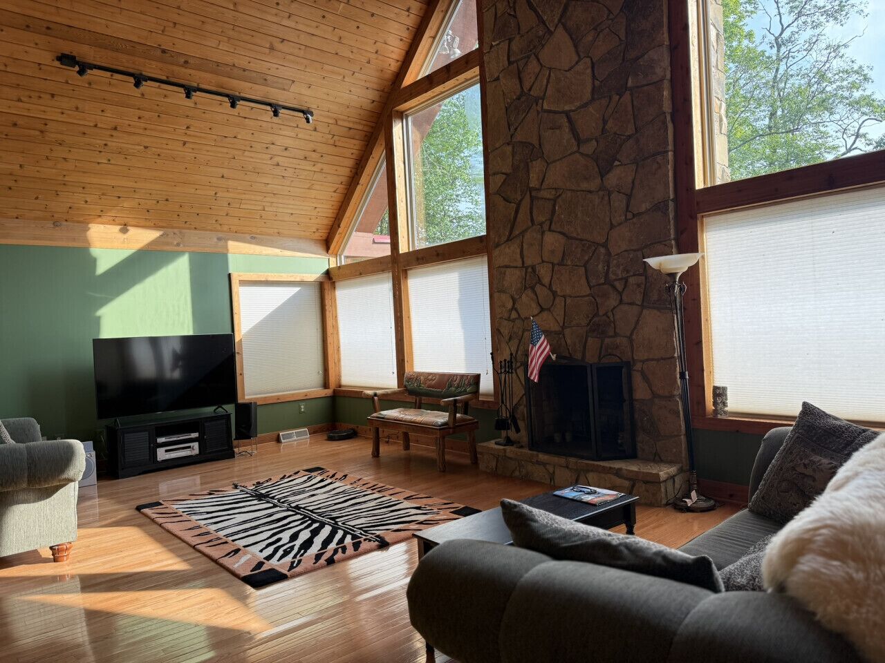 Télévision, cheminée