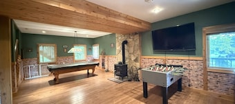 Villa deTuar - lake views and pet friendly!