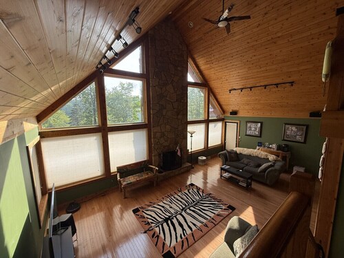 Villa deTuar pet friendly with lake views