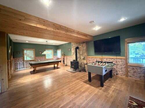 Villa deTuar pet friendly with lake views