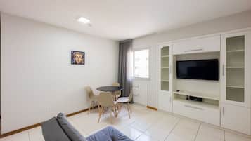 Basic Apartment | Living area