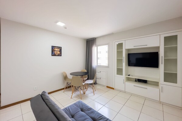 Basic Apartment | Living area