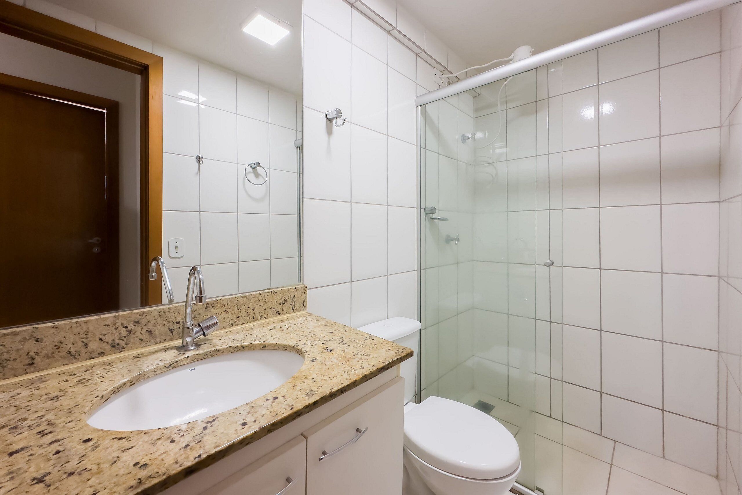 Basic Apartment | Bathroom