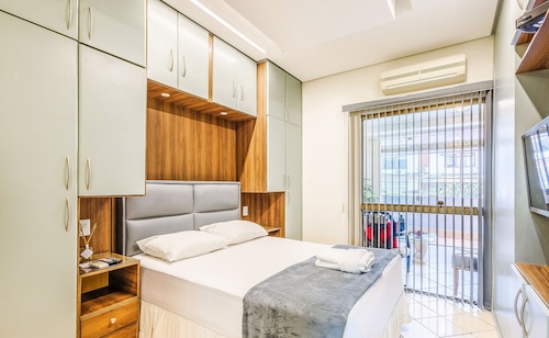 Apt w/ Balcony Sudoeste - Por0017