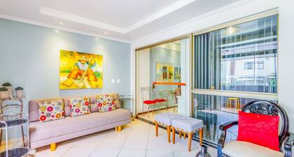 Apt w/ Balcony Sudoeste - Por0017