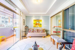 Basic Apartment | Living area