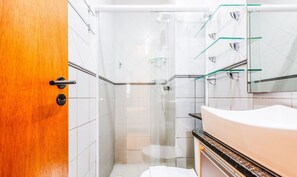 Basic Apartment | Bathroom