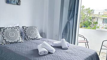 10 bedrooms, WiFi, bed sheets