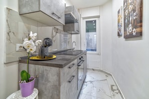 Espresso maker, coffee/tea maker, electric kettle, coffee grinder - Alloggio Turistico Mediterranean Cruises (Civitavecchia)