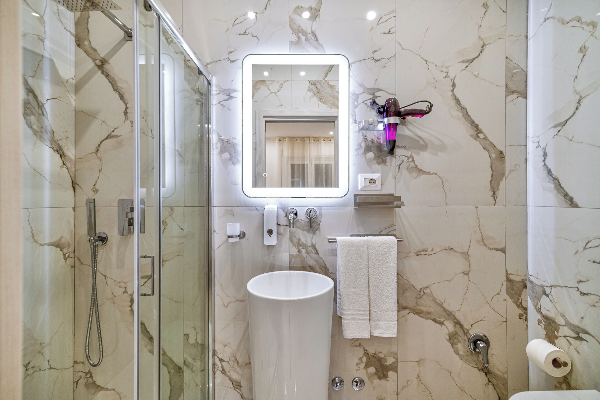 家庭房 | 浴室 | 免费洗浴用品、吹风机、毛巾、肥皂