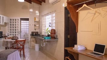 Estúdio Família - Sossego Homestay com Piscina Aquecida - Chapada dos Guimarães | 私人廚房 | 鍋具/餐盤/廚房用品