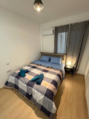 1 habitación, tabla de planchar con plancha, wifi y ropa de cama 