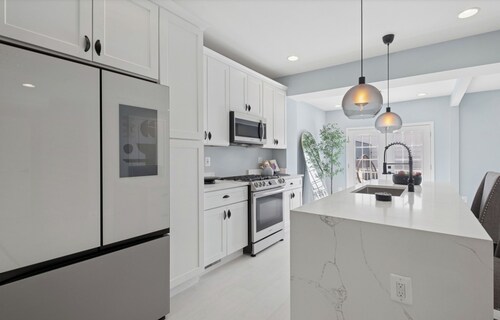 Luxury NW DC Townhome 3 bedroom 3 Bathroom