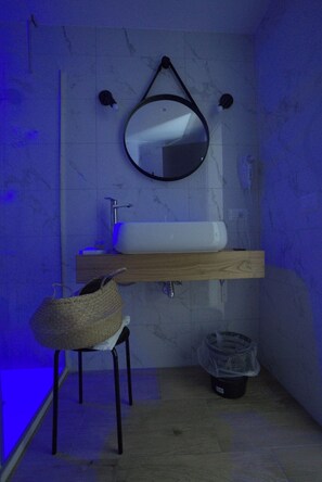 Superior Room | Bathroom | Shower
