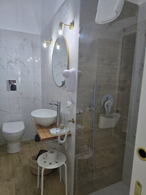 Deluxe Double Room, Balcony | Bathroom | Shower