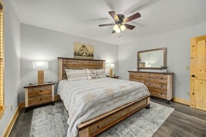 3 bedrooms, iron/ironing board, free WiFi, bed sheets