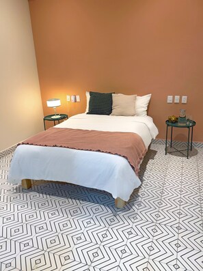 1 slaapkamer, een strijkplank/strijkijzer, wifi