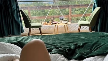 Literie de qualité supérieure, matelas mémoire de forme, draps fournis