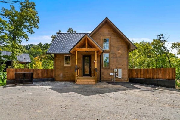 Unclassified image, 1 of 45, button