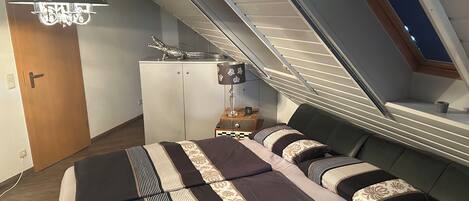 2 Schlafzimmer, BĂŒgeleisen/BĂŒgelbrett, WLAN, BettwĂ€sche