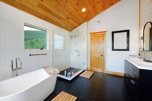 Haartrockner, Handtücher, Seife, Shampoo