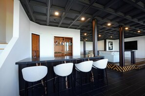 Bar (in der Unterkunft)