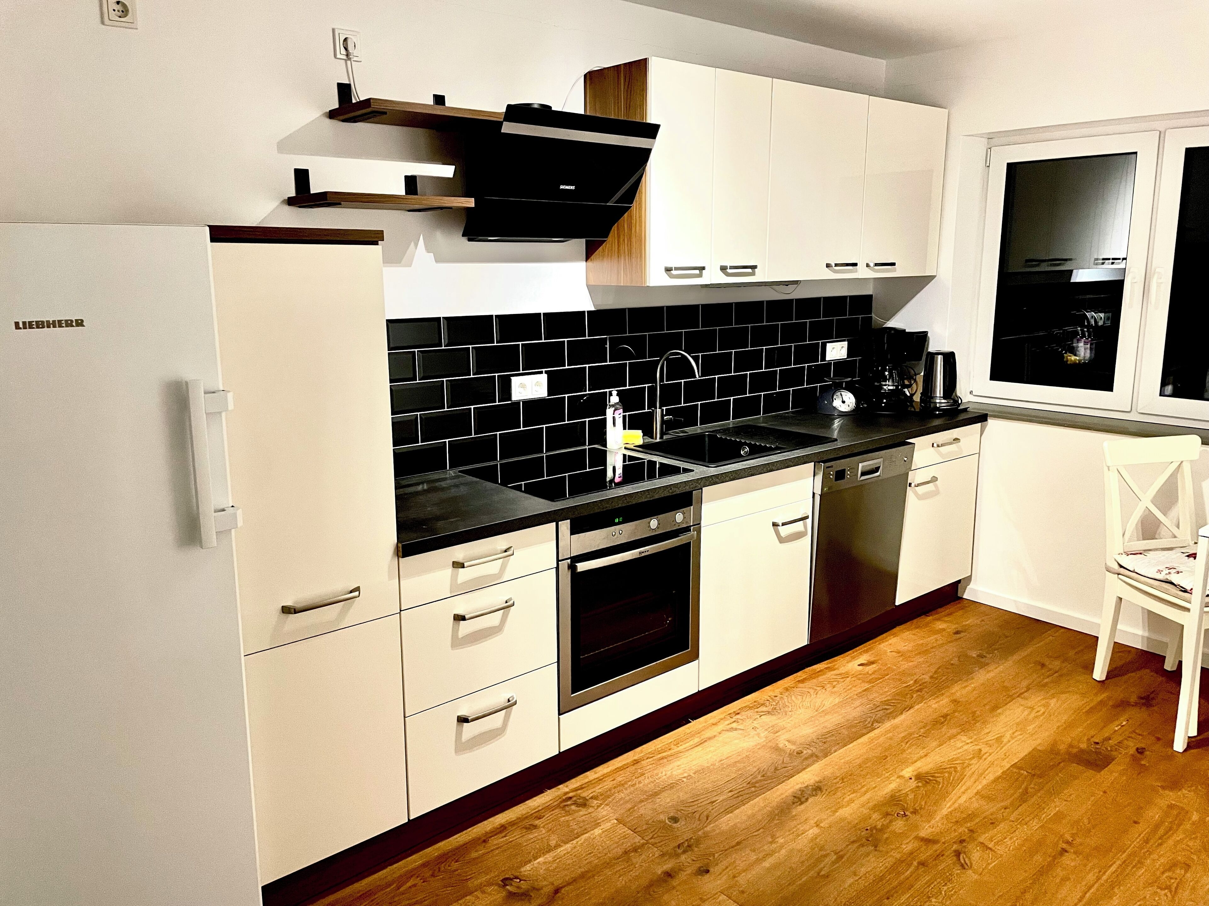 Kühlschrank, Ofen, Herdplatte, Geschirrspüler