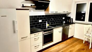 Kühlschrank, Ofen, Herdplatte, Geschirrspüler