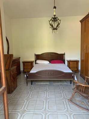 2 bedrooms, bed sheets