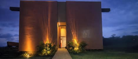 Fasade – kveld/natt