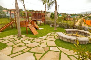 Children’s play area – outdoor - Casa Salpico - Docas do Rosa - SC (Imbituba)