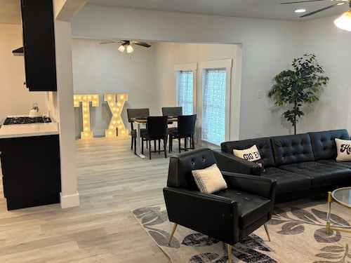 Historic Home, Newly Renovated, Walk to Legends, Pet Friendly