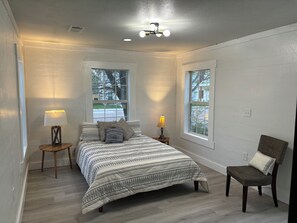 3 slaapkamers, een strijkplank/strijkijzer, wifi, beddengoed