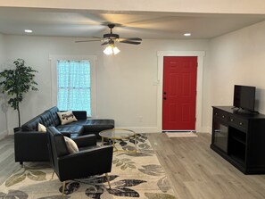 Smart TV - Historic Home, Newly Renovated, Walk to Legends, Pet Friendly (Bryan)