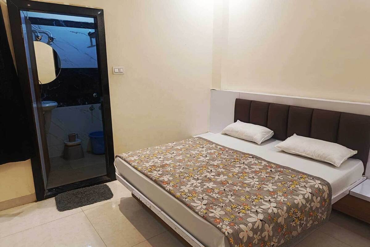 Deluxe Double Room | Laptop workspace, free WiFi