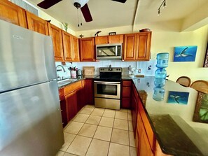 Private kitchen - A5 Tropical 2BR Loft w/ Rustic Vibe Sleep 8! (San Pedro)