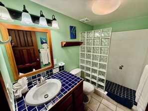 Shower, hair dryer - A6 Modern 3BR with Stunning Views! (San Pedro)