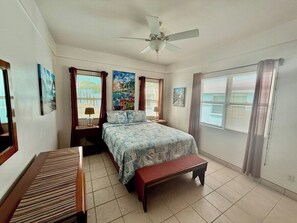 3 bedrooms, in-room safe, iron/ironing board, travel cot