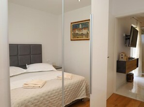 2 quartos, ferros/tábuas de passar roupa, acesso à internet
