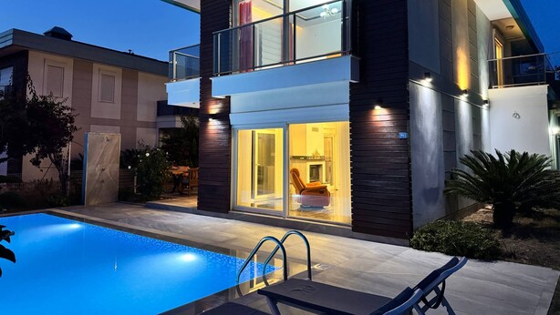 A modern two-story house with a swimming pool, a balcony, and a well-lit interior. - Entire villa in Keşefli, Turkey (Keşefli)