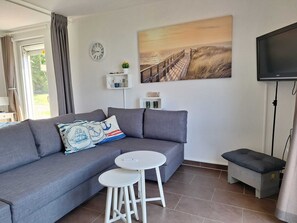 TV - Vacation apartment "AHOI" - Relaxation between the Baltic Sea and Salzhaff (Boiensdorf)