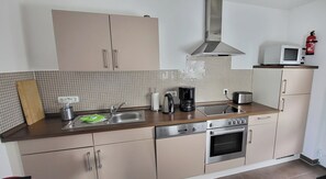 Micro-ondes, plaque de cuisson, lave-vaisselle