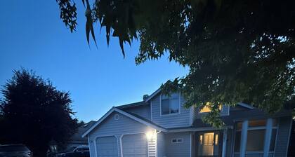 3-bedroom family friendly house in wonderful Des Moines WA