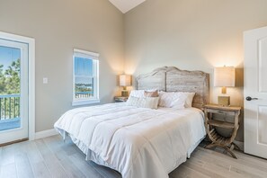 3 bedrooms, iron/ironing board, Internet, bed sheets - Dog friendly home w/ water views, shared pool, grill, & EV charger (Gulf Shores)