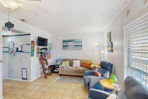 TV, DVD player - Bohemian chic retreat fully equipped with beach gear - two blocks from the shore (Port Aransas)