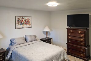 Iron/ironing board, internet, bed sheets