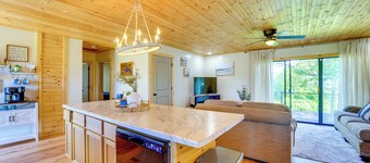 Near Table Rock Lake: Family Home w/ Deck & Views