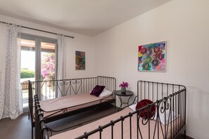 3 bedrooms, iron/ironing board, bed sheets
